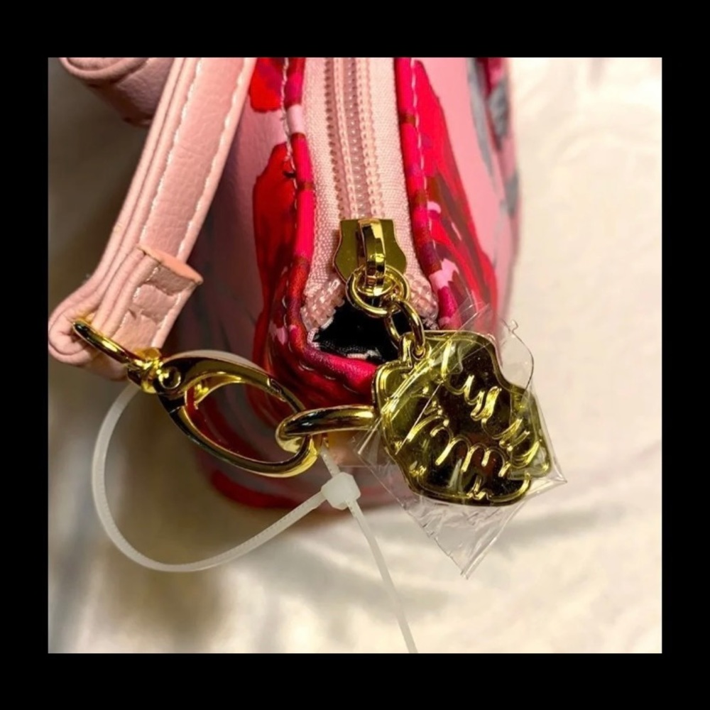 Betsey Johnson purse hand bag floral Roses pink red BNWT satchel Luv - Picture 3 of 9
